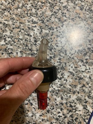 Versatore dosatore per liquore in plastica