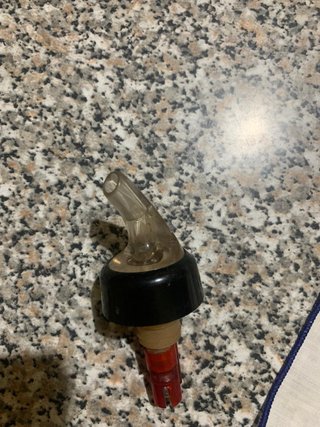 Versatore dosatore per liquore in plastica