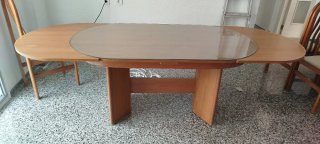 Mesa de comedor extensible y sillas