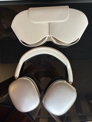 AirPods Max Bianchi con stelle