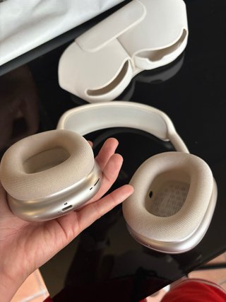 AirPods Max Bianchi con stelle