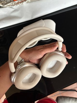 AirPods Max Bianchi con stelle