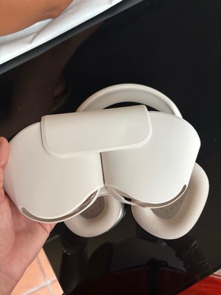AirPods Max Bianchi con stelle