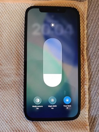 iPhone 12 64GB 83% Batería