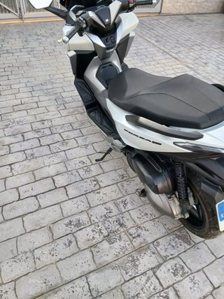 Honda Forza 300 Maxi Scooter Blanca