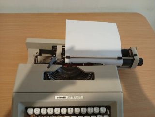 Máquina de escribir Olivetti Lettera 25