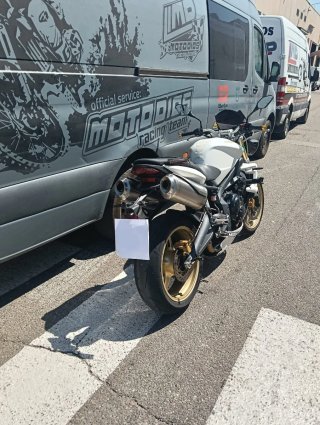 TRIUMPH STREET TRIPLE