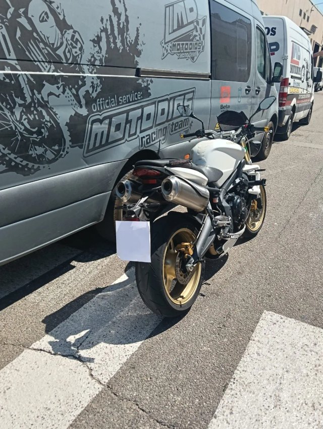 TRIUMPH STREET TRIPLE