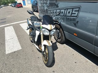 TRIUMPH STREET TRIPLE