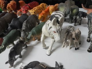 Lote animales de plástico