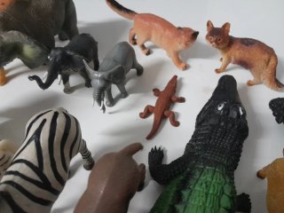 Lote animales de plástico