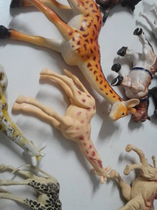 Lote animales de plástico