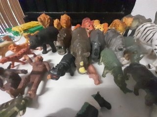 Lote animales de plástico