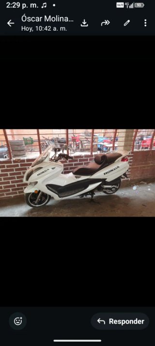 Honda PCX Blanca Scooter
