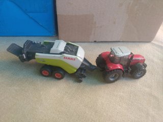 SIKU 1/87 Tractor MF 8480 + Empacadora