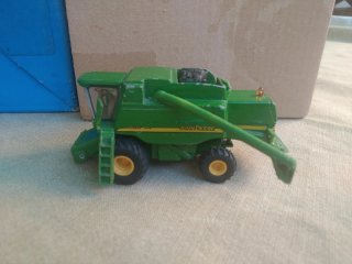 SIKU 1/87 Tractor MF 8480 + Empacadora
