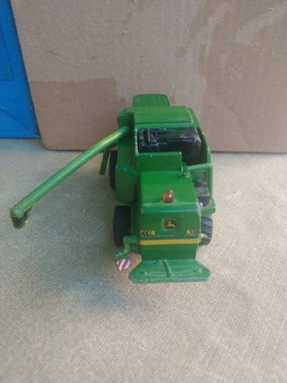 SIKU 1/87 Tractor MF 8480 + Empacadora