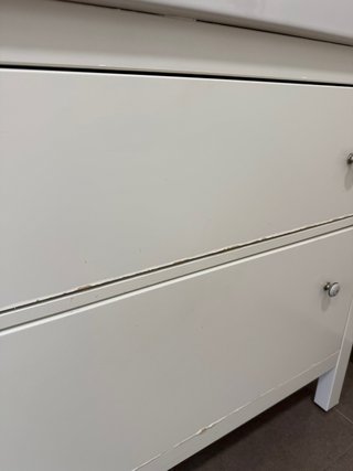 Mueble de baño Ikea con lavabo y grifo