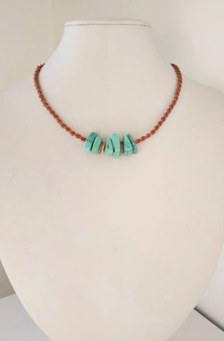 Completo girocollo e bracciale howlite irregolare