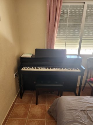 Piano Digital Roland con Banqueta