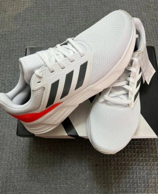 Zapatillas Adidas Blancas y Rojas