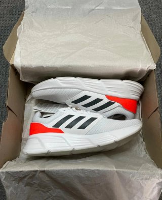 Zapatillas Adidas Blancas y Rojas
