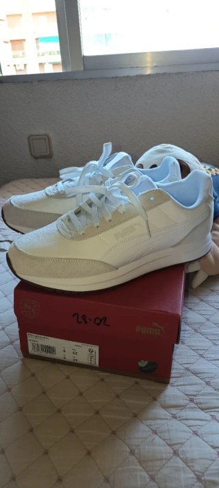 Zapatillas Puma Blancas y Beige Talla 42