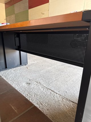 Mesa de oficina madera y metal