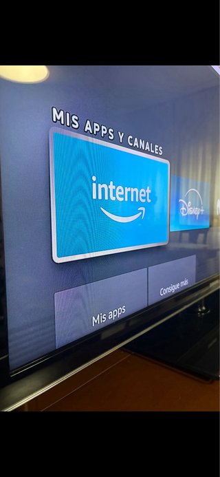 Samsung 55” 4K U7000F TV con mando