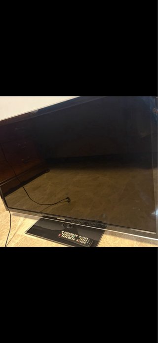 Samsung 55” 4K U7000F TV con mando