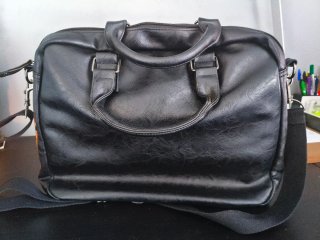 Mochila bandolera negra