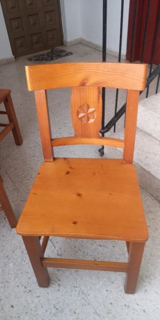 Sillas de madera de pino (3 unidades)