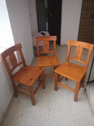 Sillas de madera de pino (3 unidades)