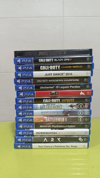 Confezione di 12 giochi PS4