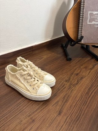 Zapatos beige talla 35