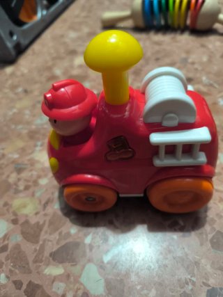 Coche de bombero de juguete rojo