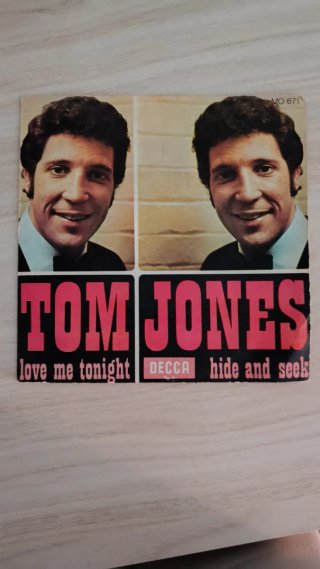 Vinilo Tom Jones - Love Me Tonight / Hide and Seek