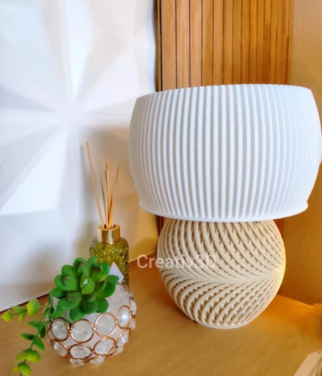 Luminária de mesa design Europa