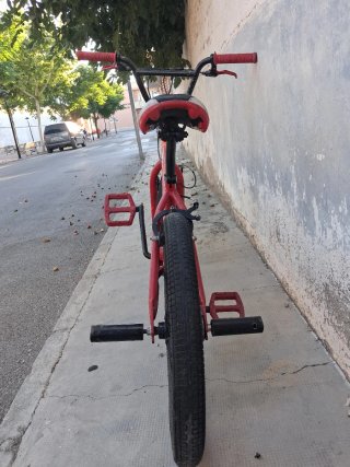 Bicicleta BMX Wipe Roja
