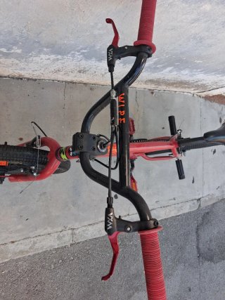 Bicicleta BMX Wipe Roja