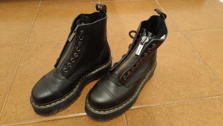 Botas Dr. Martens de Piel Negra con Plataforma