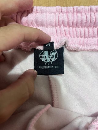 Pantalón rosa con cremalleras