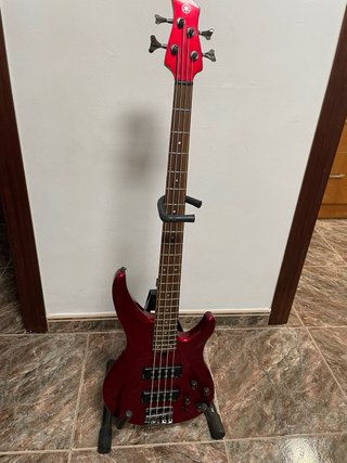 Bajo Yamaha Rojo con funda