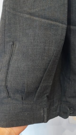 Chaleco de traje gris y blanco