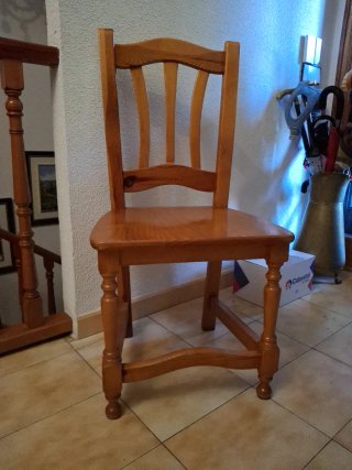 Sillas de madera maciza