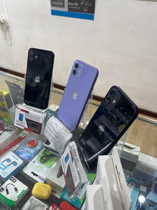 iPhone 12 Morado 64GB