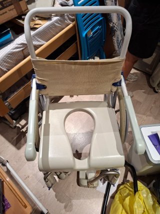 Silla ducha y WC autopropulsable Invacare Aquatec