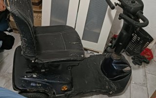silla de movilidad eléctrica modelo Invacare Leo.