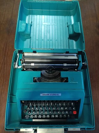 Máquina de escribir Olivetti Studio 45