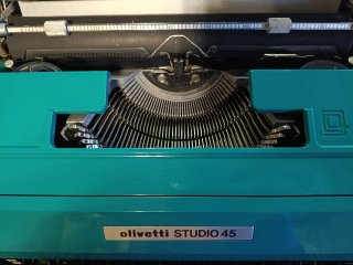 Máquina de escribir Olivetti Studio 45